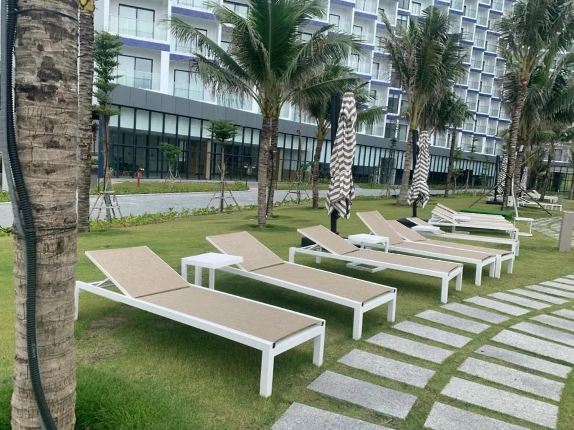 Sea Moon Cam Ranh Beach House Vietnam