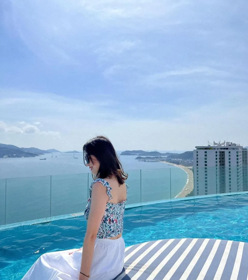 Sea Moon Cam Ranh Beach House Vietnam