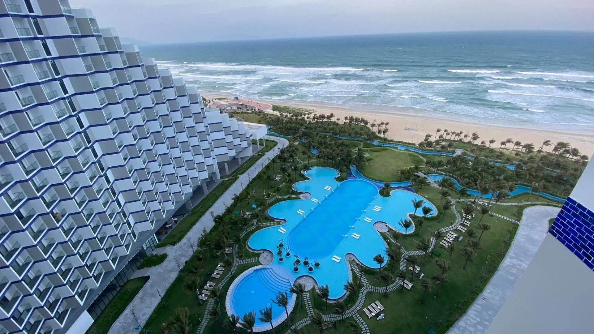 Sea Moon Cam Ranh Beach House Vietnam