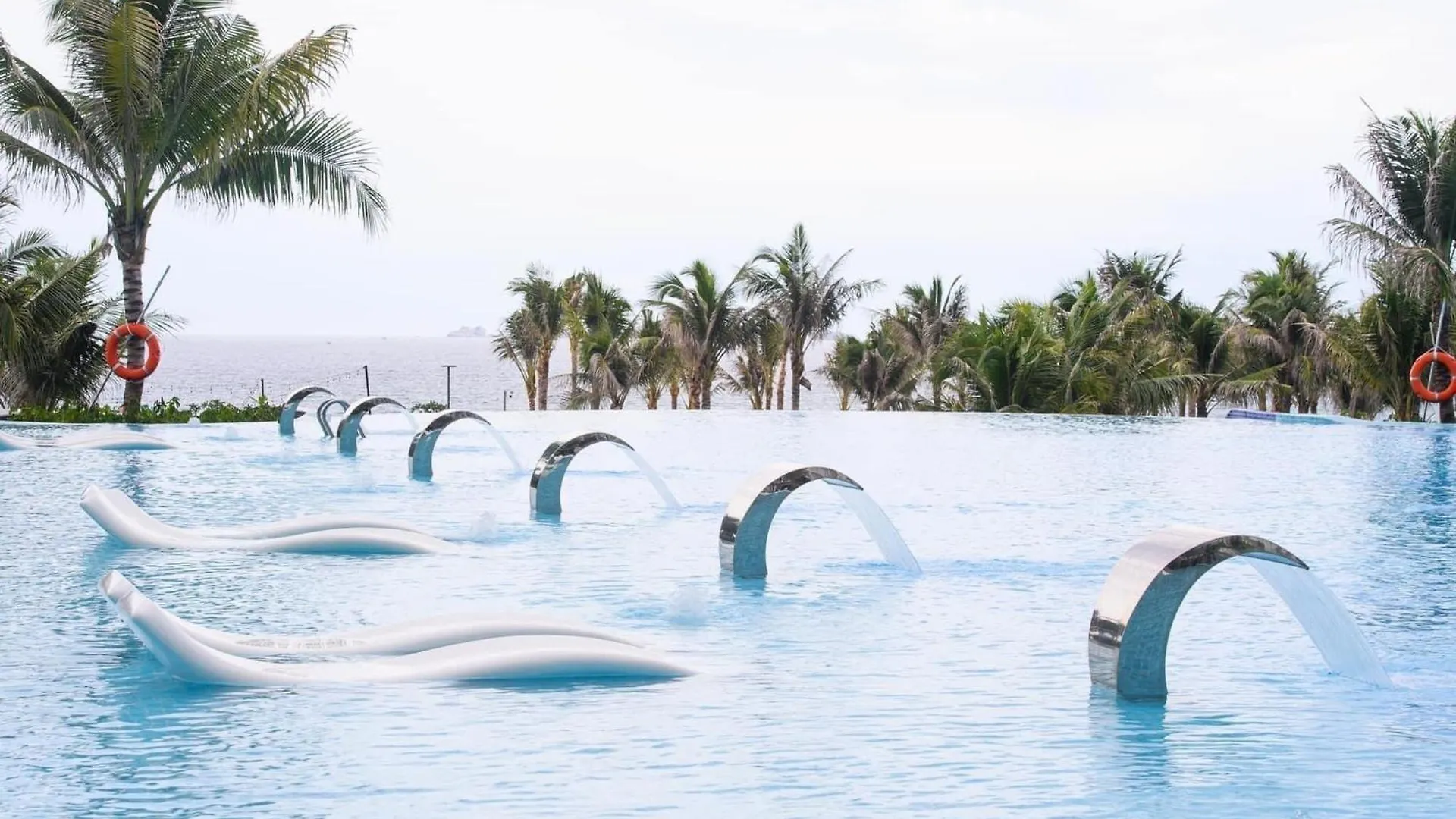 Apart Otel Sea Moon Cam Ranh Beach House Vietnam